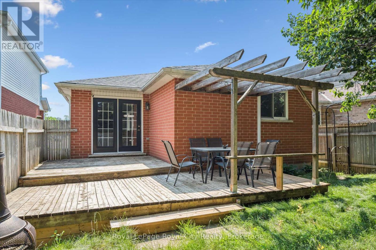 












83 INVERNESS DRIVE

,
Guelph (Victoria North),




Ontario
N1E6E4

