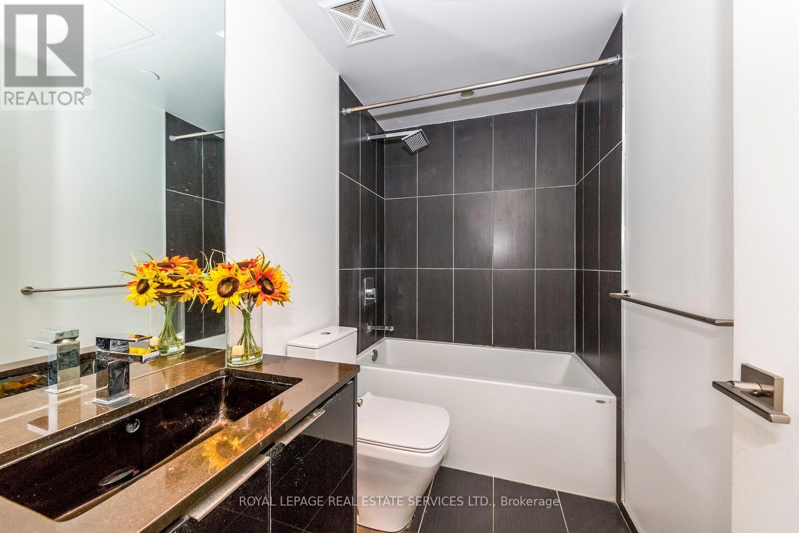 












1508 - 70 TEMPERANCE STREET

,
Toronto,




Ontario
M5H4E8

