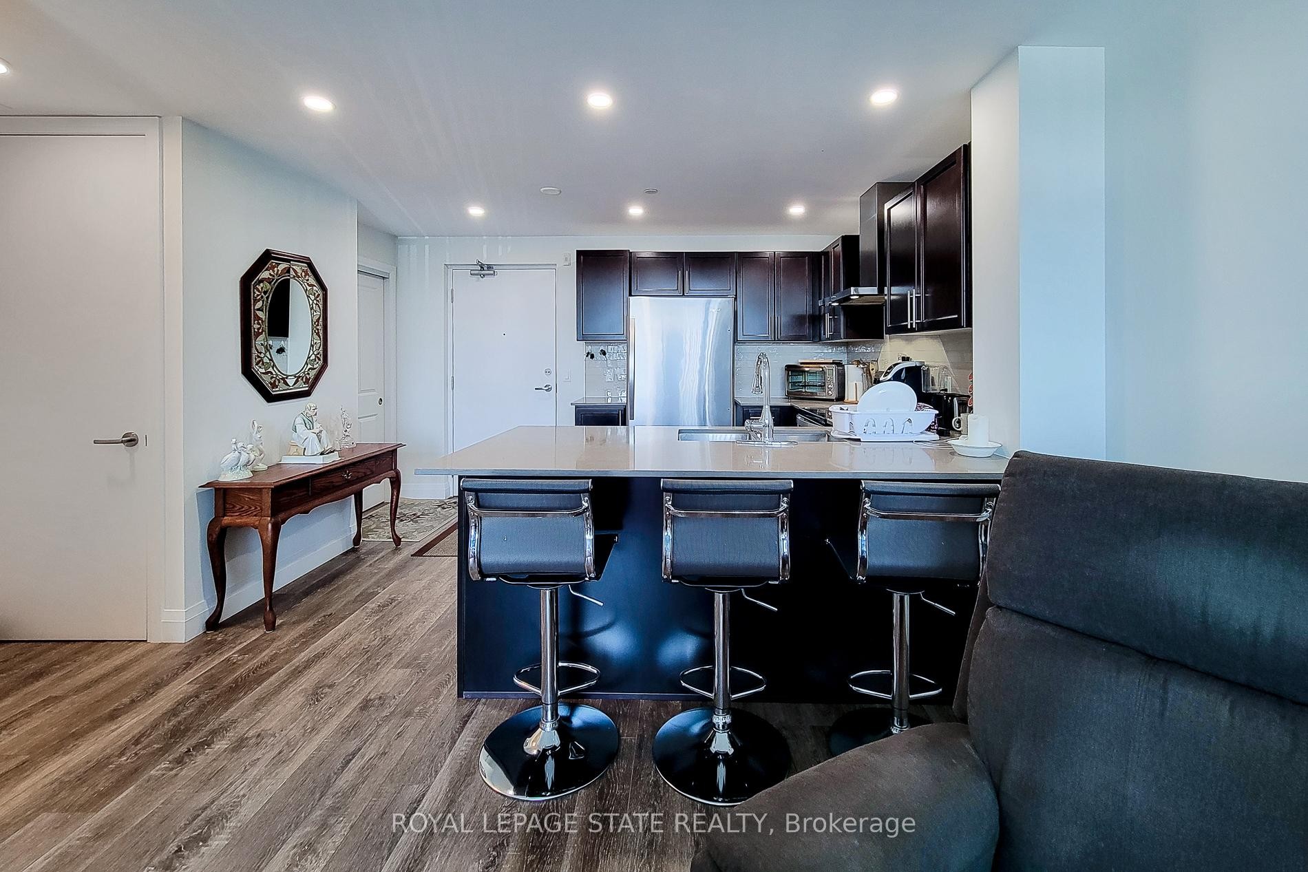 









1


Redfern

Avenue, 313,
Hamilton,




ON
L9C 7S6

