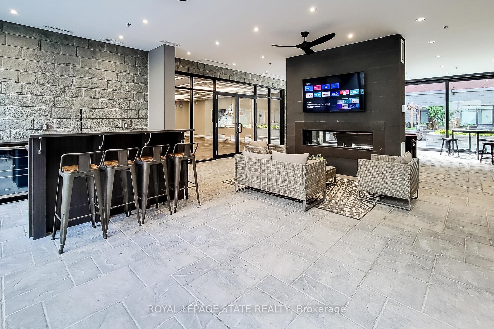 









1


Redfern

Avenue, 313,
Hamilton,




ON
L9C 7S6

