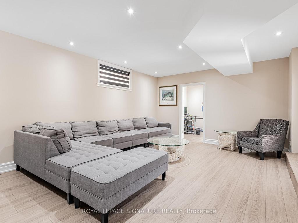 









39


Frybrook

Crescent,
Richmond Hill,




ON
L4B 4B9

