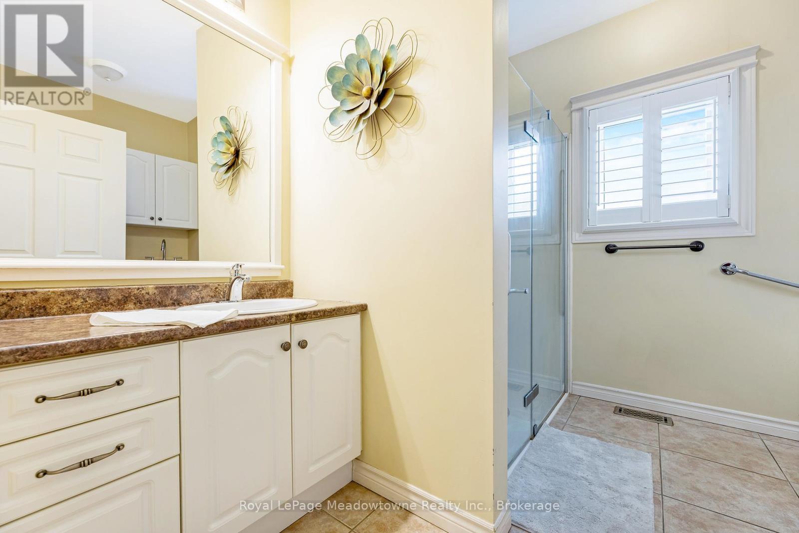 












120 GRACEHILL CRESCENT

,
Hamilton (Freelton),




Ontario
L8B1A5

