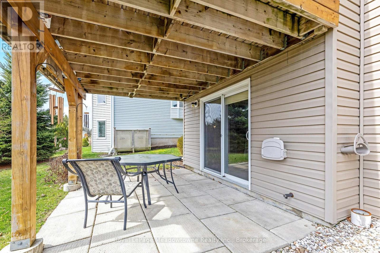 












120 GRACEHILL CRESCENT

,
Hamilton (Freelton),




Ontario
L8B1A5

