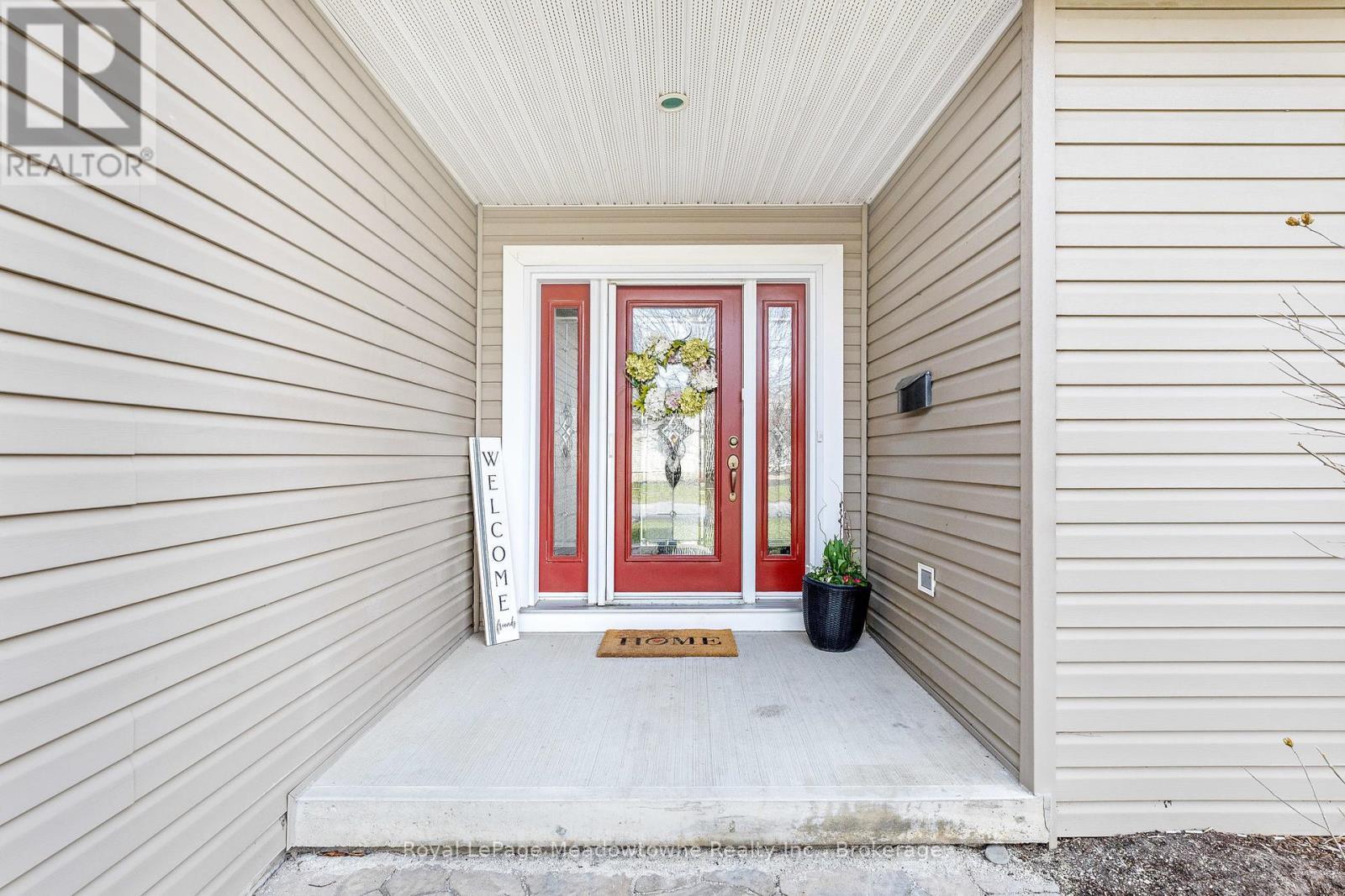 












120 GRACEHILL CRESCENT

,
Hamilton (Freelton),




Ontario
L8B1A5

