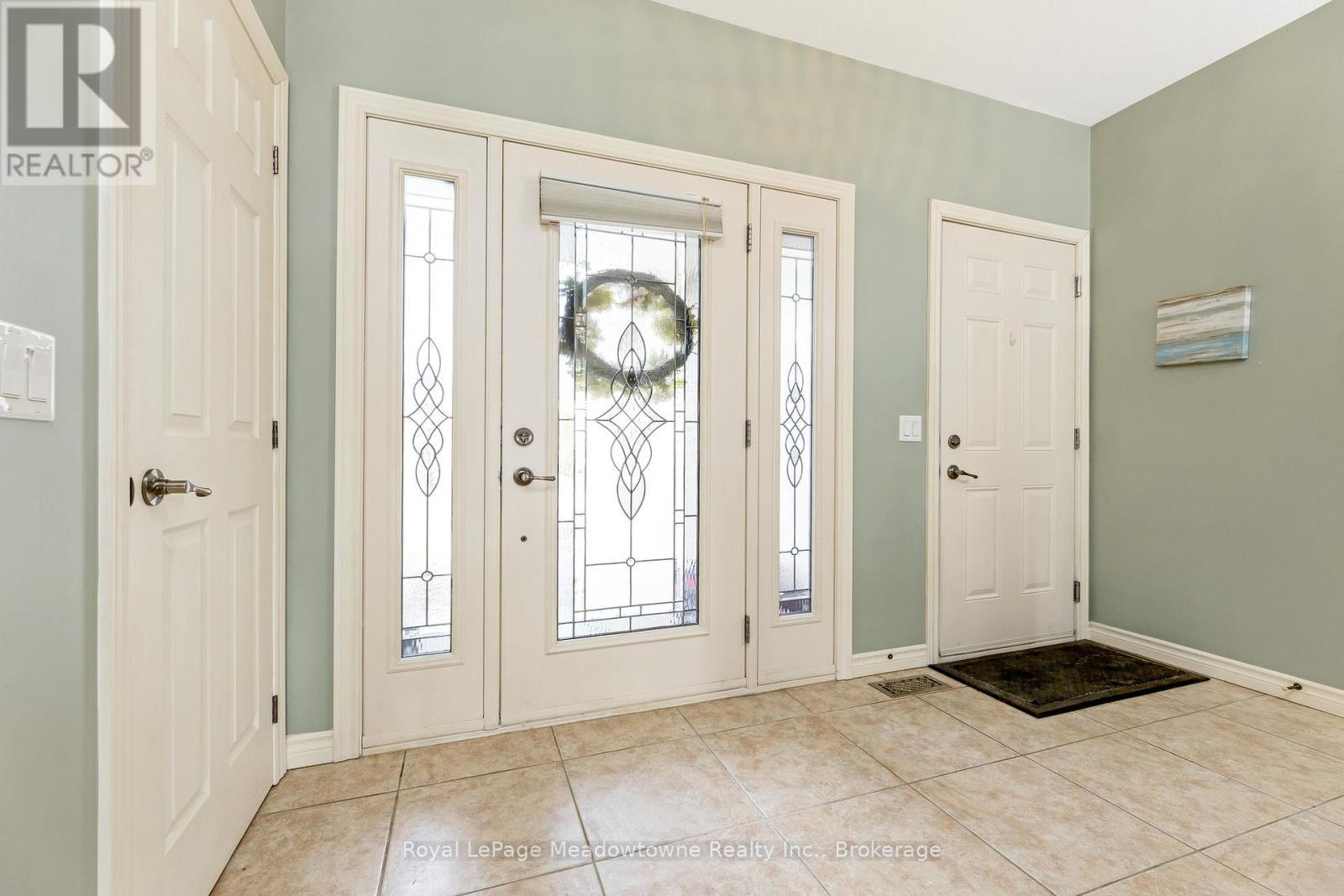 












120 GRACEHILL CRESCENT

,
Hamilton (Freelton),




Ontario
L8B1A5

