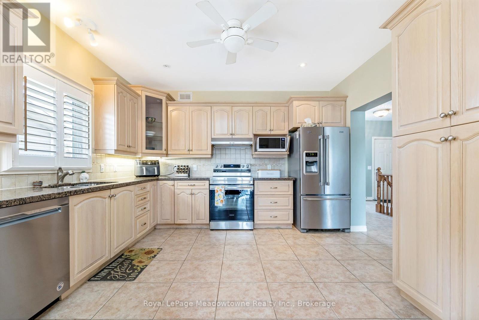 












120 GRACEHILL CRESCENT

,
Hamilton (Freelton),




Ontario
L8B1A5

