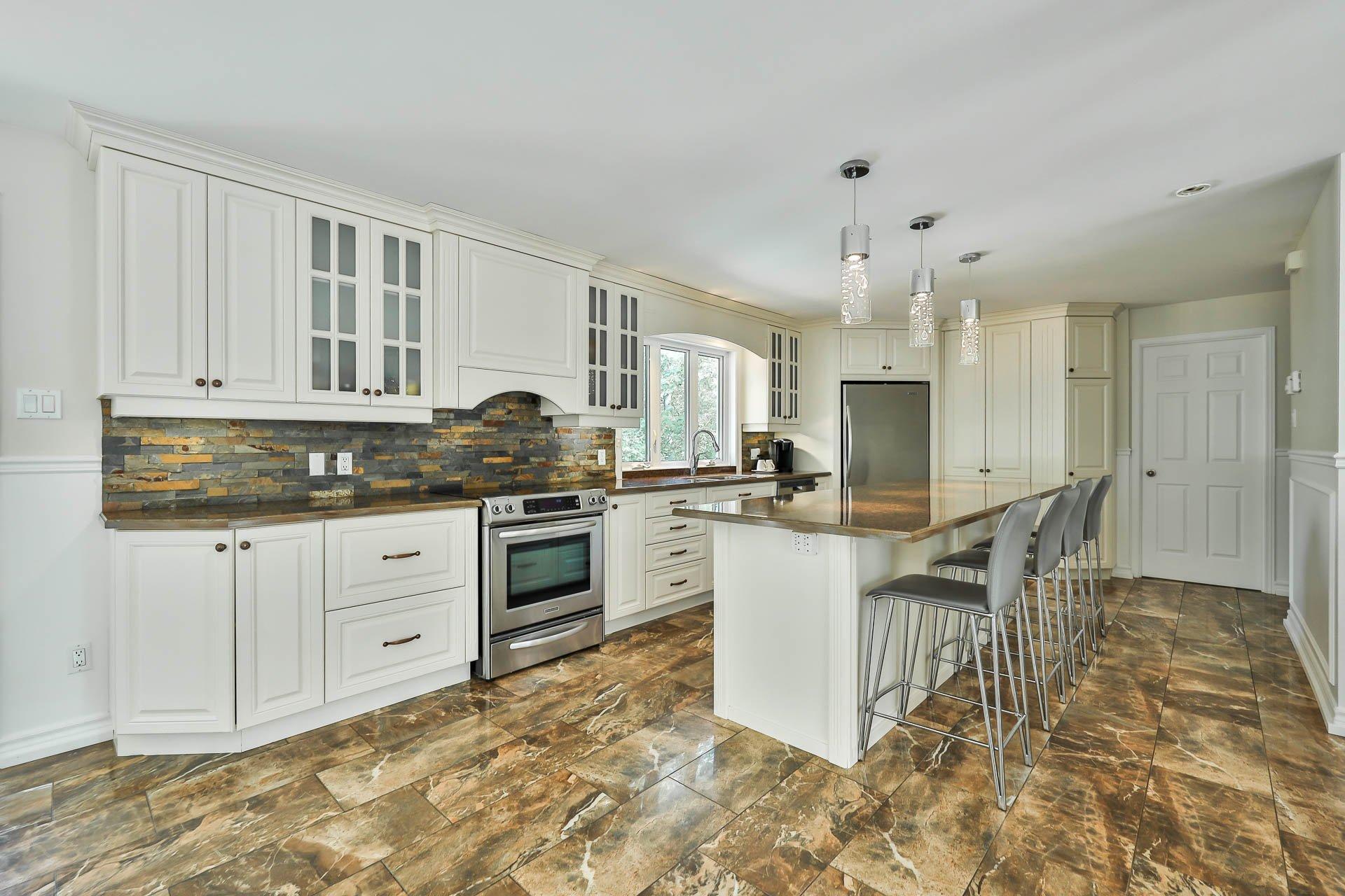 









47


Rue Mercier

,
Val-des-Monts,




QC
J8N7V1

