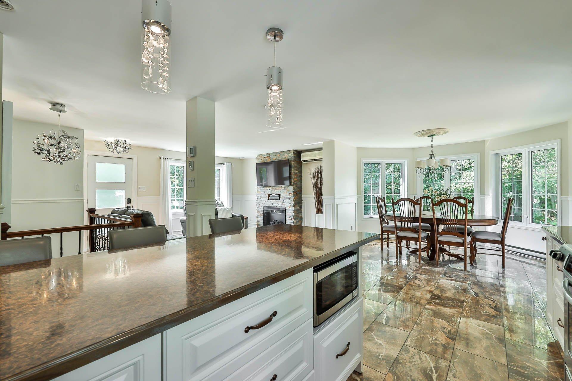 









47


Rue Mercier

,
Val-des-Monts,




QC
J8N7V1

