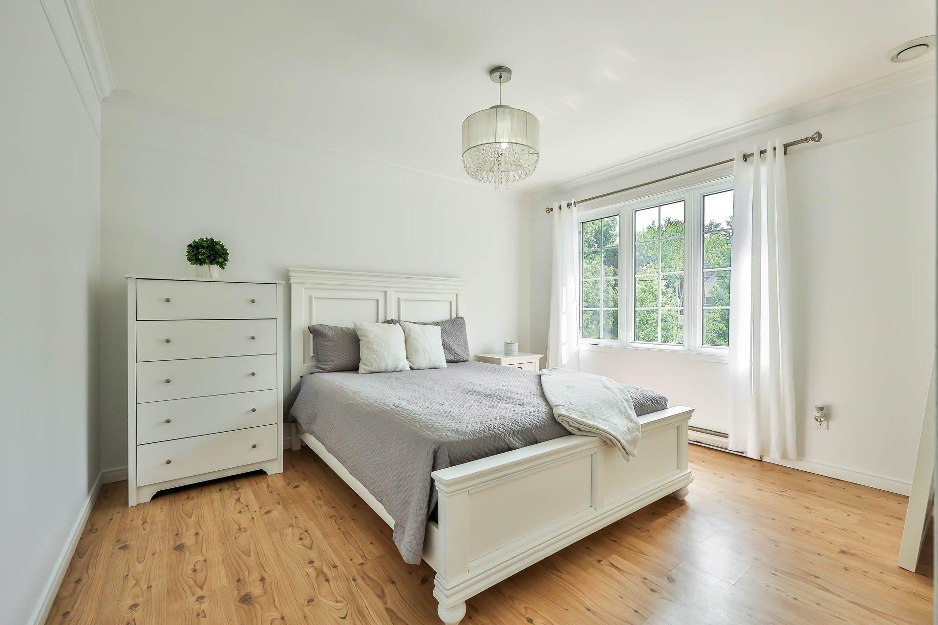 









47


Rue Mercier

,
Val-des-Monts,




QC
J8N7V1

