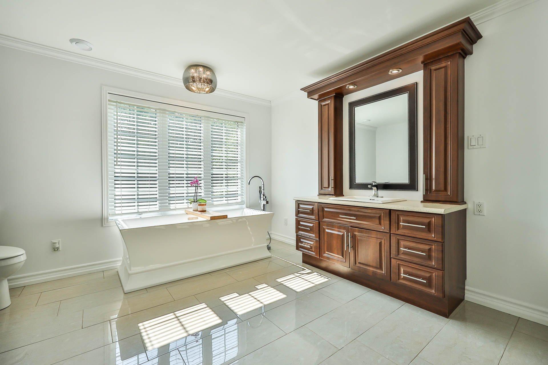 









47


Rue Mercier

,
Val-des-Monts,




QC
J8N7V1

