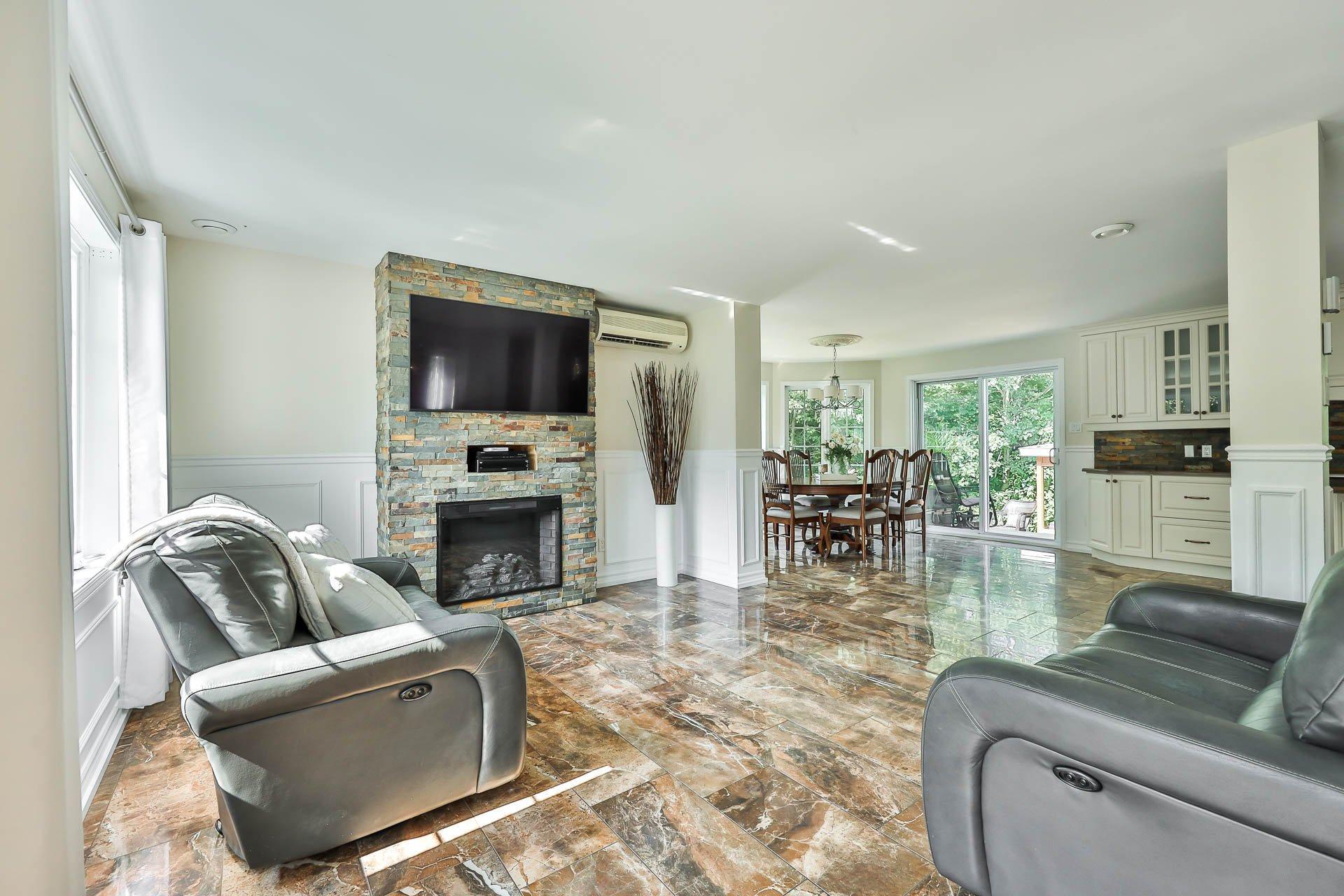 









47


Rue Mercier

,
Val-des-Monts,




QC
J8N7V1

