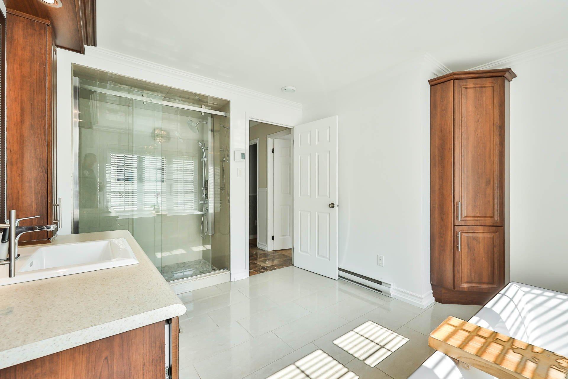 









47


Rue Mercier

,
Val-des-Monts,




QC
J8N7V1

