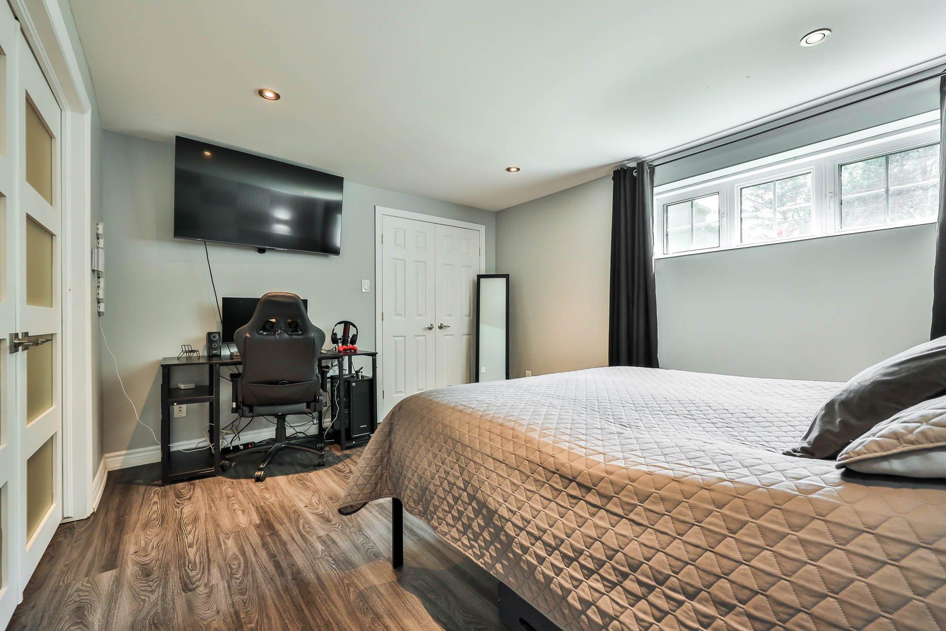 









47


Rue Mercier

,
Val-des-Monts,




QC
J8N7V1

