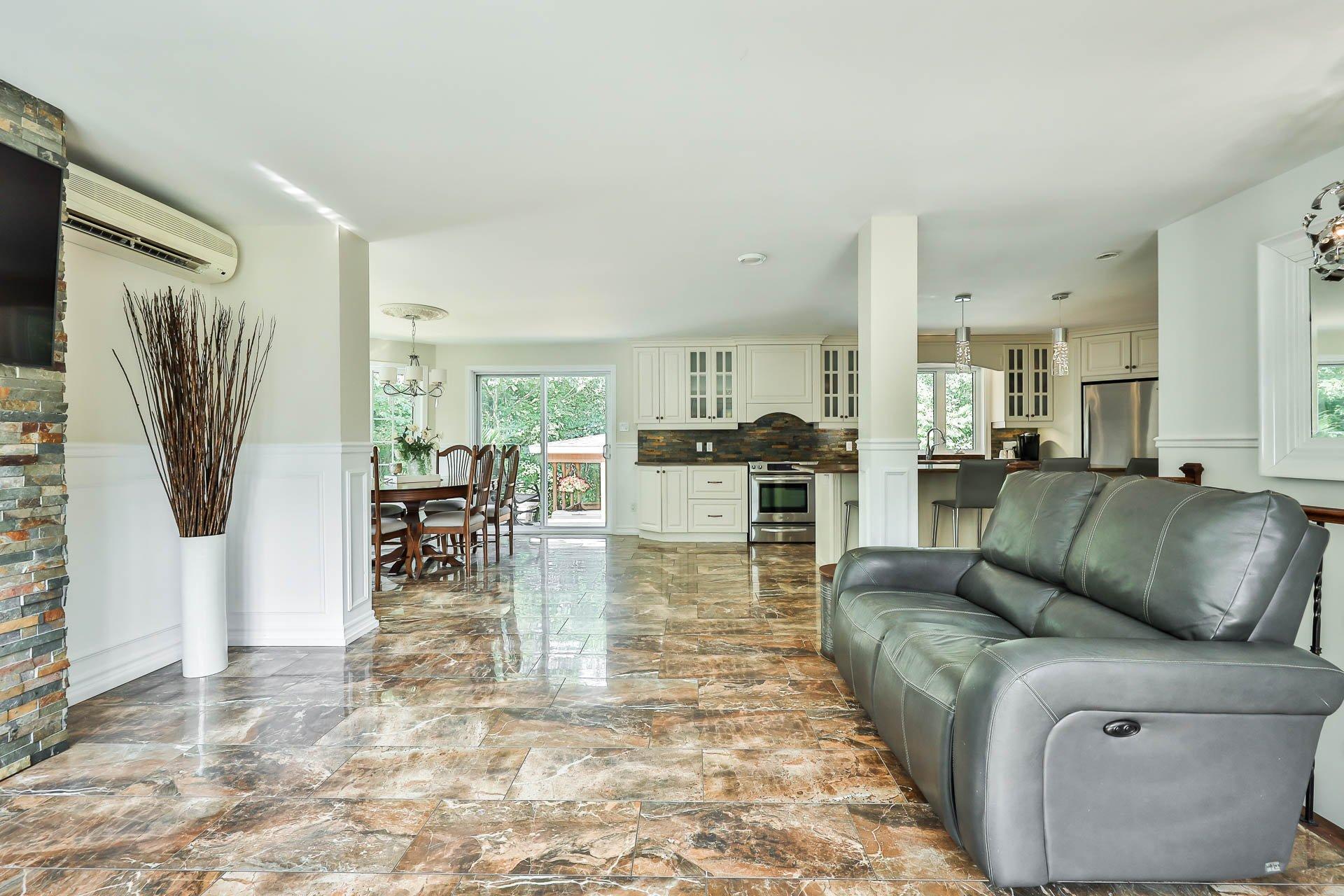 









47


Rue Mercier

,
Val-des-Monts,




QC
J8N7V1

