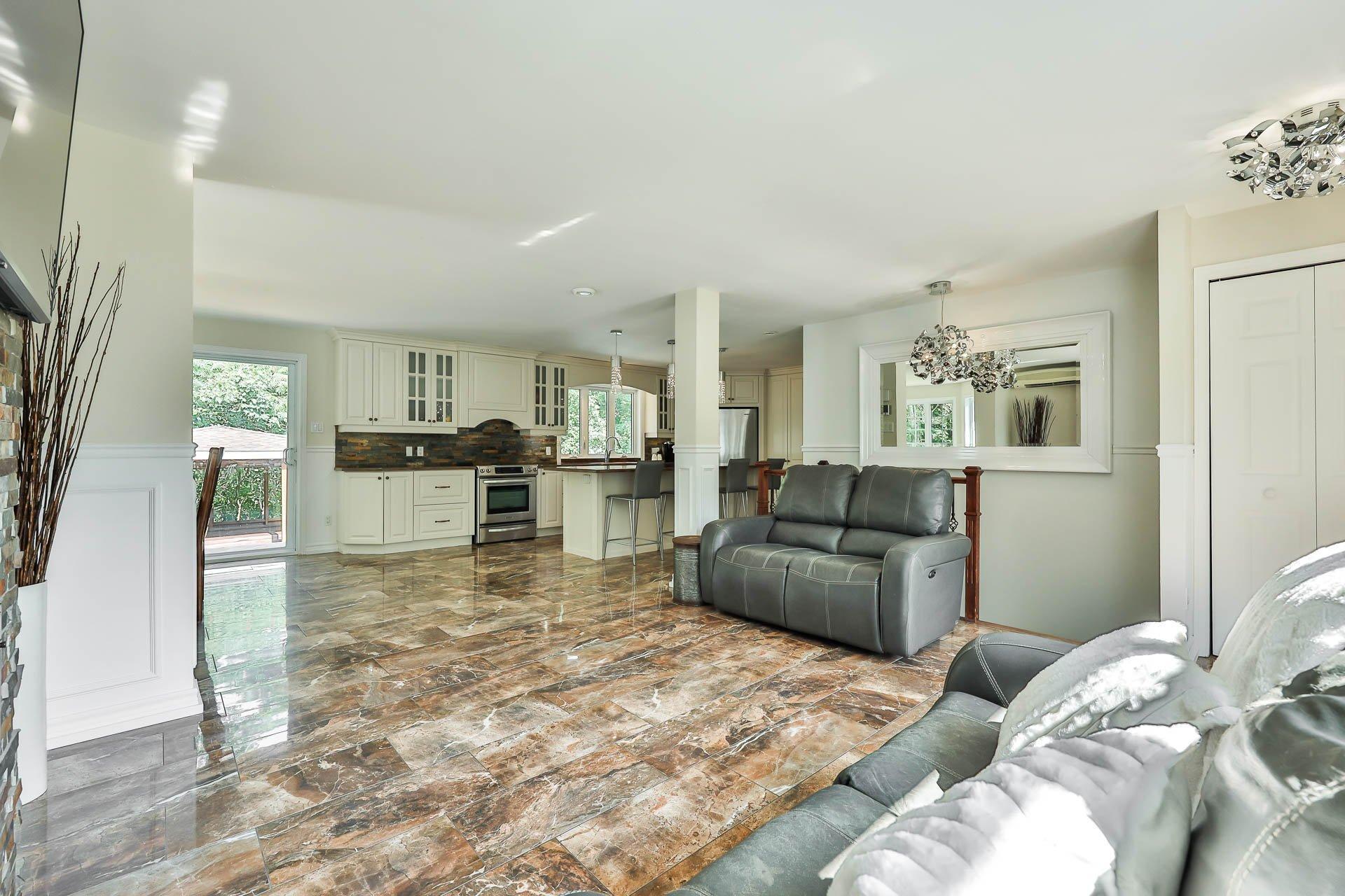 









47


Rue Mercier

,
Val-des-Monts,




QC
J8N7V1

