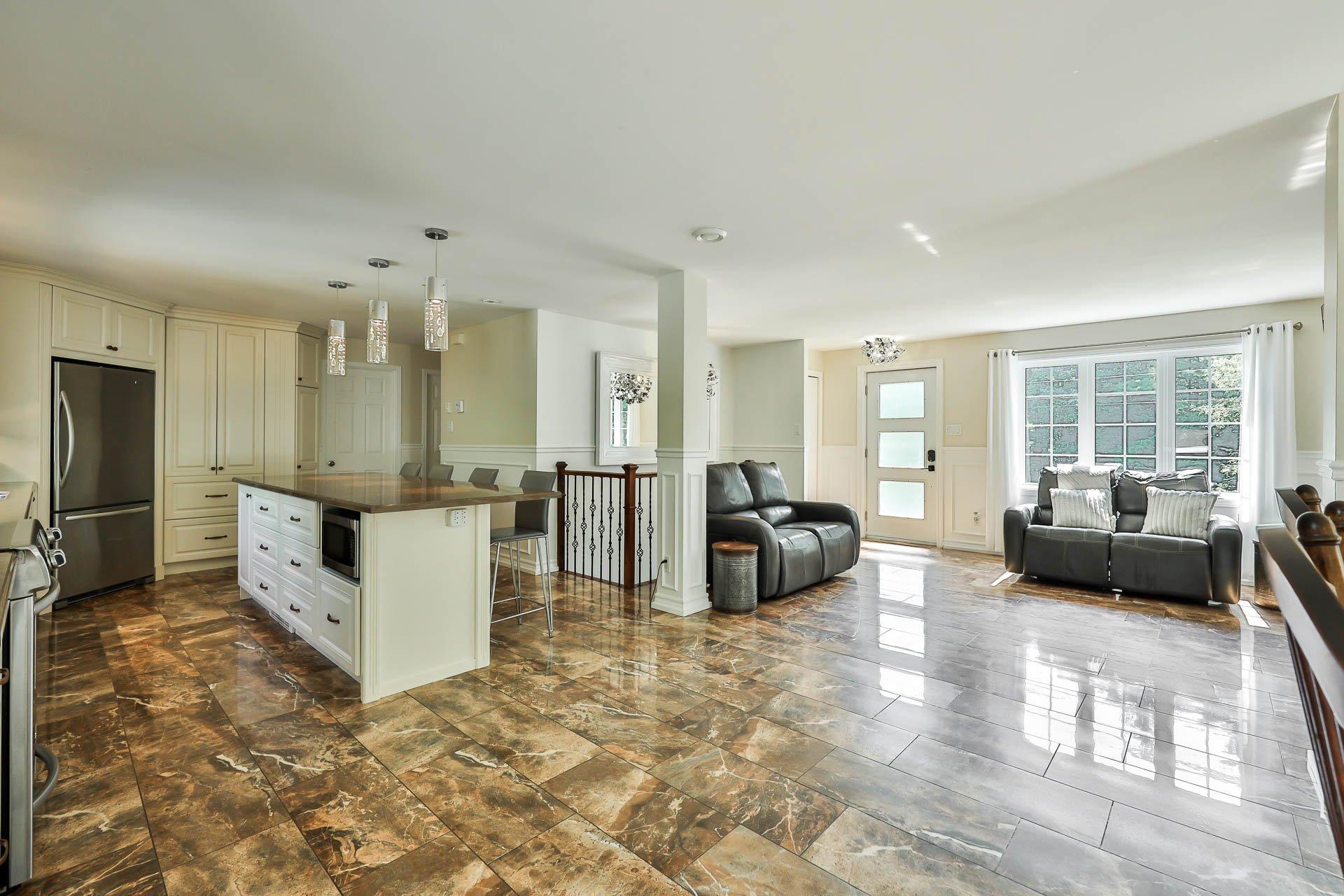 









47


Rue Mercier

,
Val-des-Monts,




QC
J8N7V1

