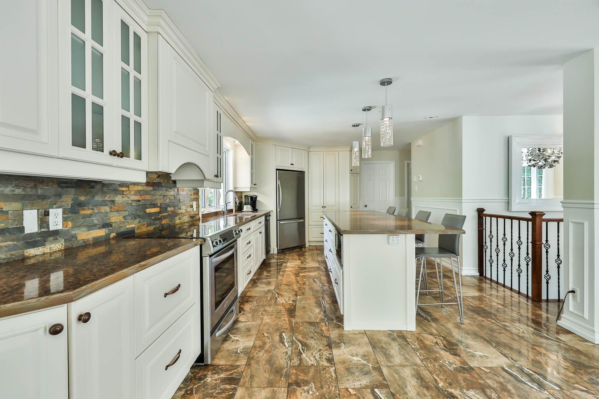 









47


Rue Mercier

,
Val-des-Monts,




QC
J8N7V1

