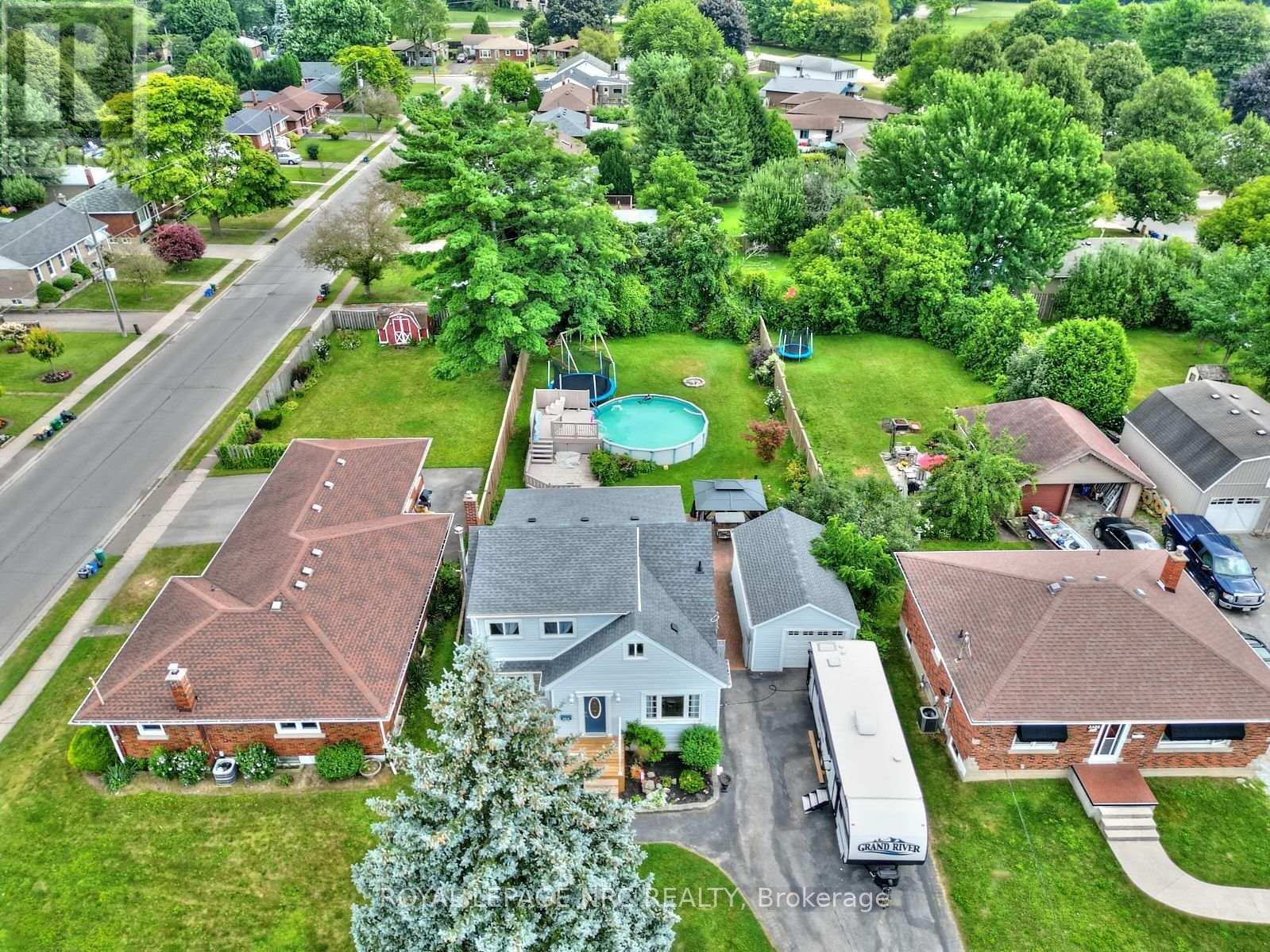 












3318 SINNICKS AVENUE

,
Niagara Falls (Church's Lane),




Ontario
L2J2G3

