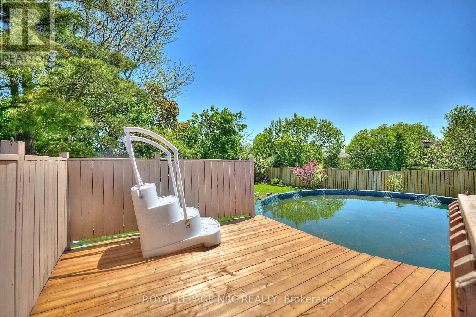 












3318 SINNICKS AVENUE

,
Niagara Falls (Church's Lane),




Ontario
L2J2G3

