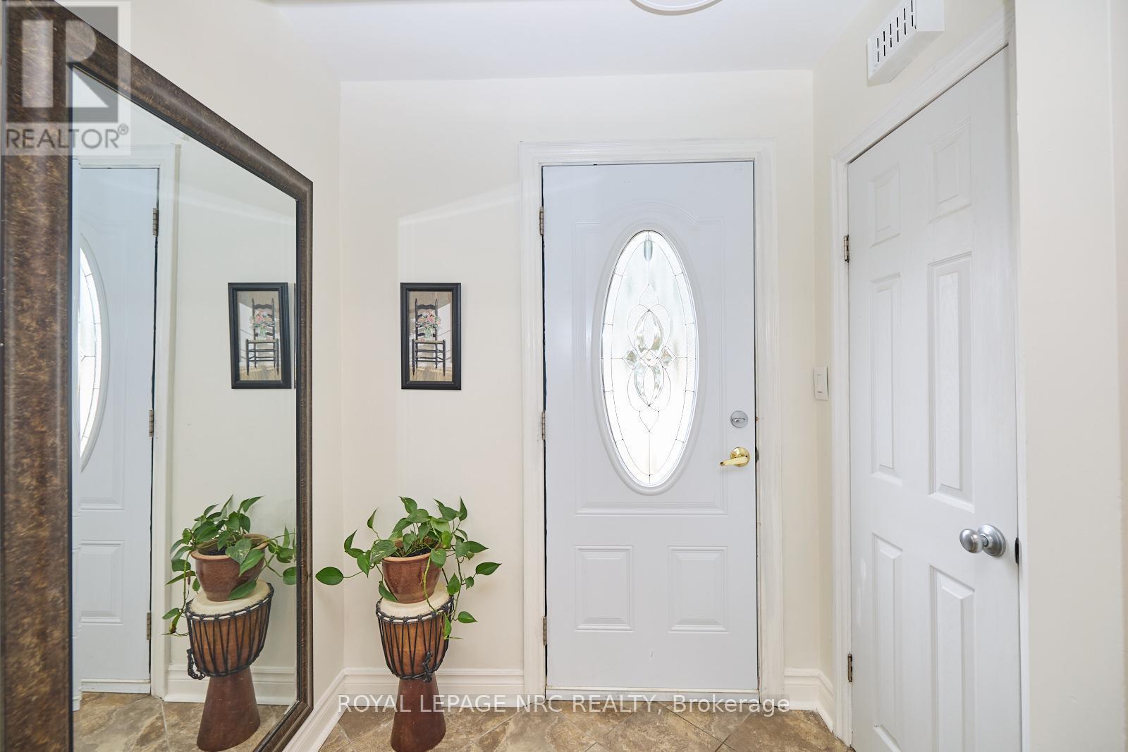 












3318 SINNICKS AVENUE

,
Niagara Falls (Church's Lane),




Ontario
L2J2G3

