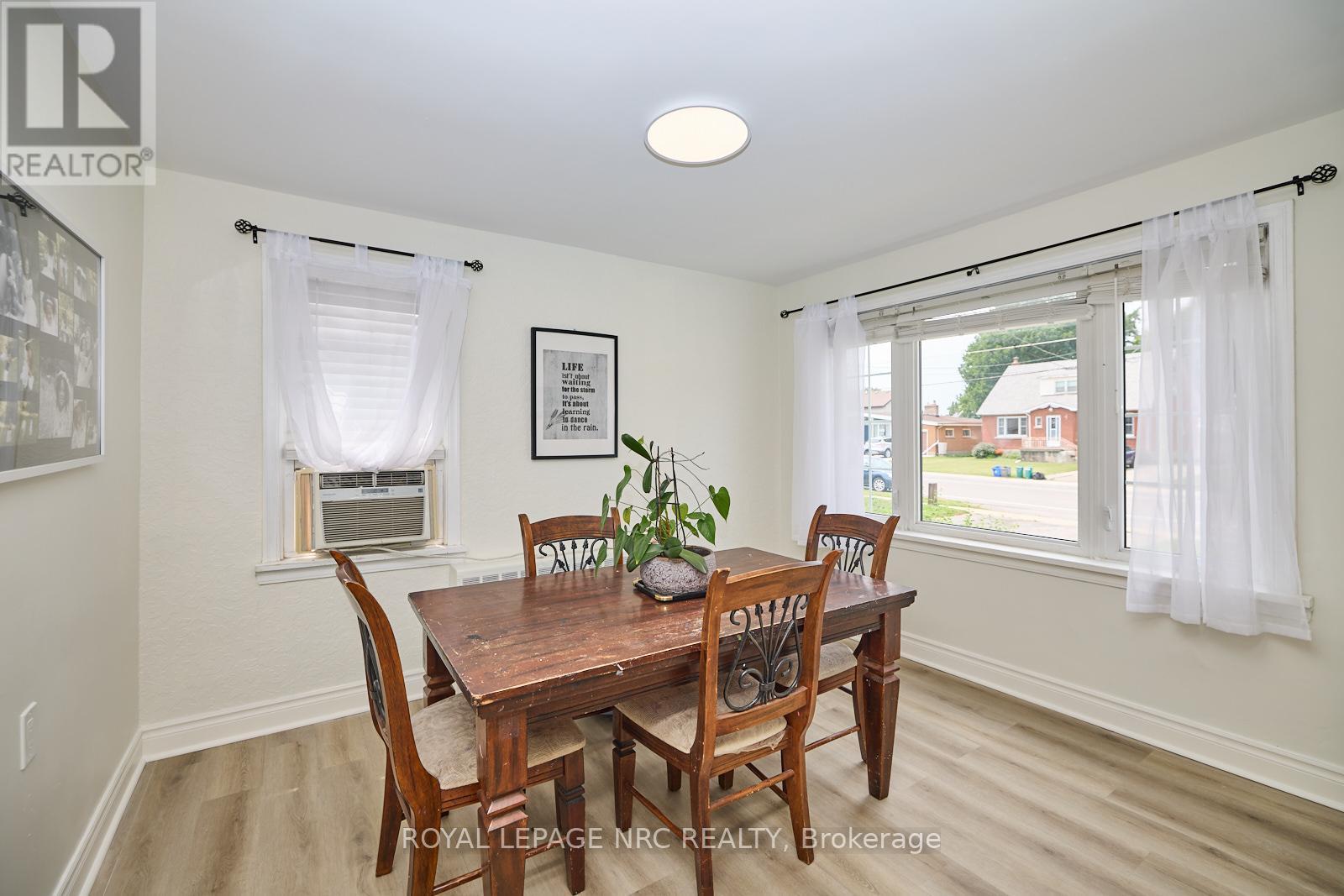 












3318 SINNICKS AVENUE

,
Niagara Falls (Church's Lane),




Ontario
L2J2G3


