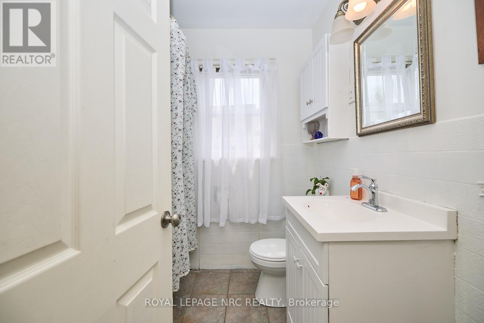 












3318 SINNICKS AVENUE

,
Niagara Falls (Church's Lane),




Ontario
L2J2G3

