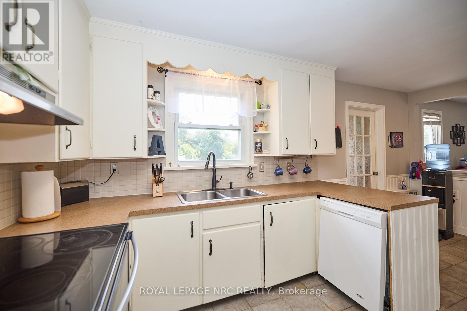 












3318 SINNICKS AVENUE

,
Niagara Falls (Church's Lane),




Ontario
L2J2G3

