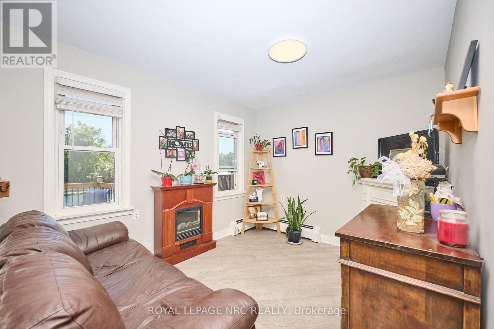 












3318 SINNICKS AVENUE

,
Niagara Falls (Church's Lane),




Ontario
L2J2G3

