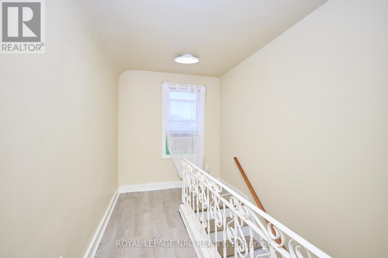












3318 SINNICKS AVENUE

,
Niagara Falls (Church's Lane),




Ontario
L2J2G3

