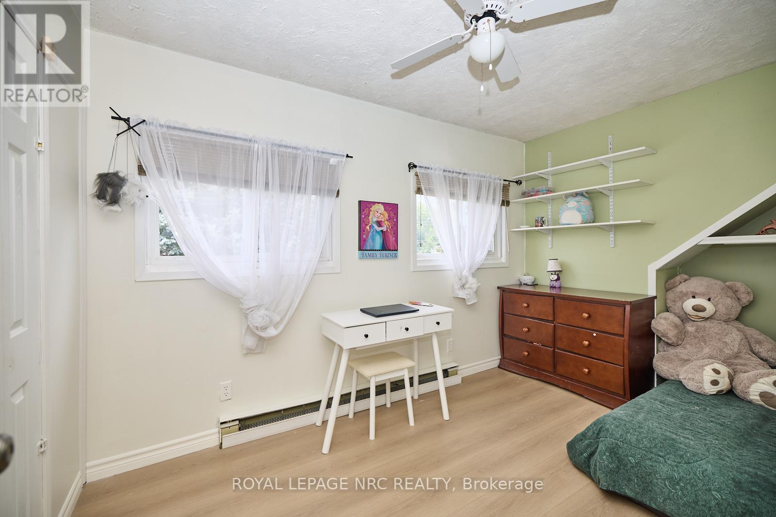 












3318 SINNICKS AVENUE

,
Niagara Falls (Church's Lane),




Ontario
L2J2G3

