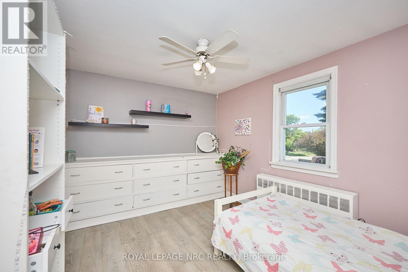 












3318 SINNICKS AVENUE

,
Niagara Falls (Church's Lane),




Ontario
L2J2G3

