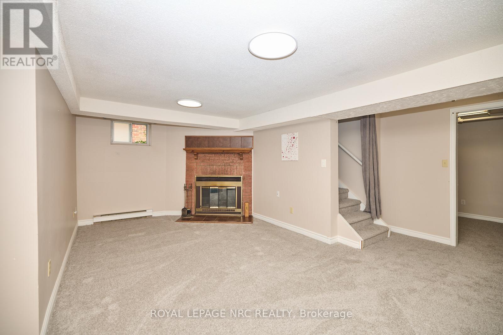 












3318 SINNICKS AVENUE

,
Niagara Falls (Church's Lane),




Ontario
L2J2G3

