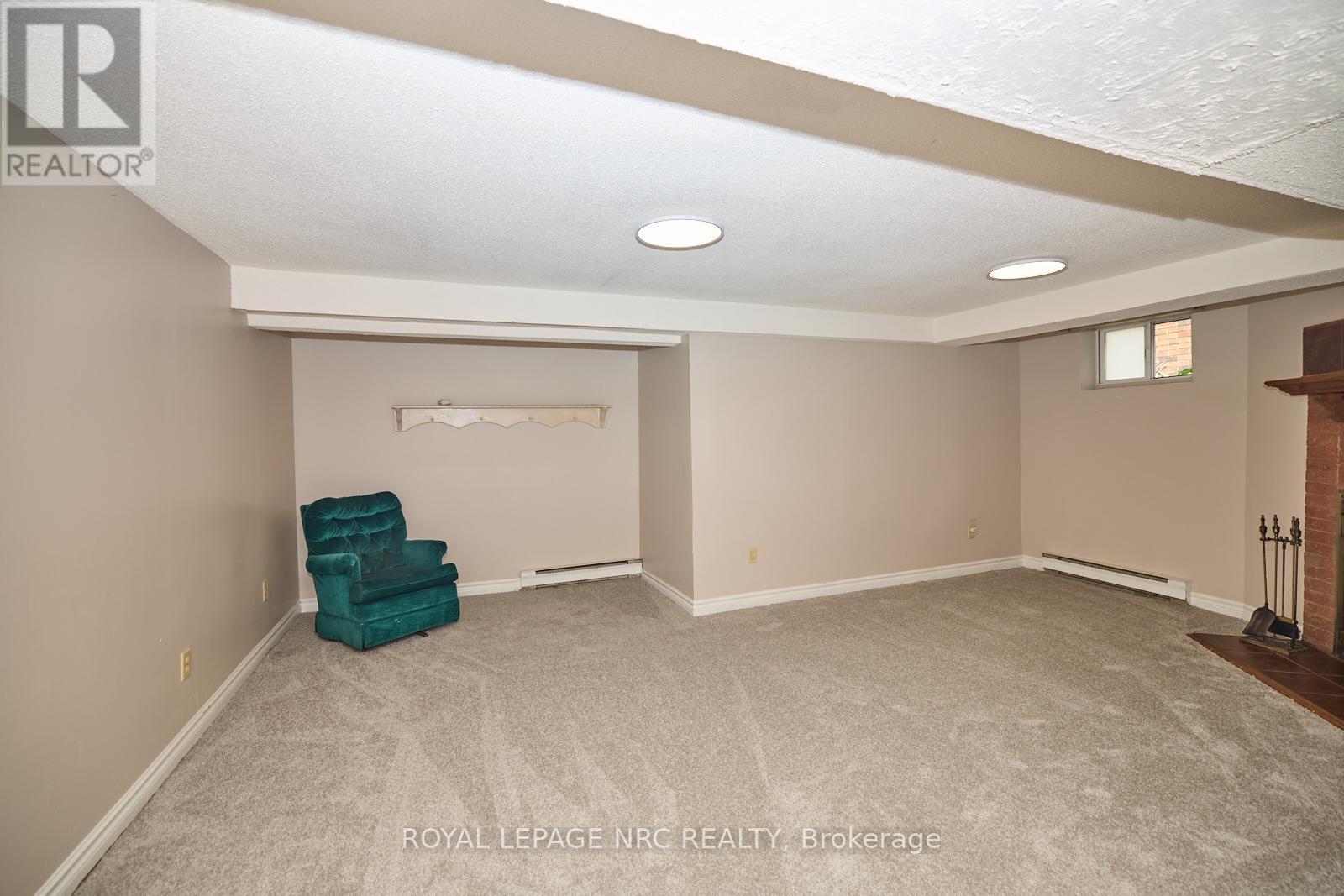 












3318 SINNICKS AVENUE

,
Niagara Falls (Church's Lane),




Ontario
L2J2G3

