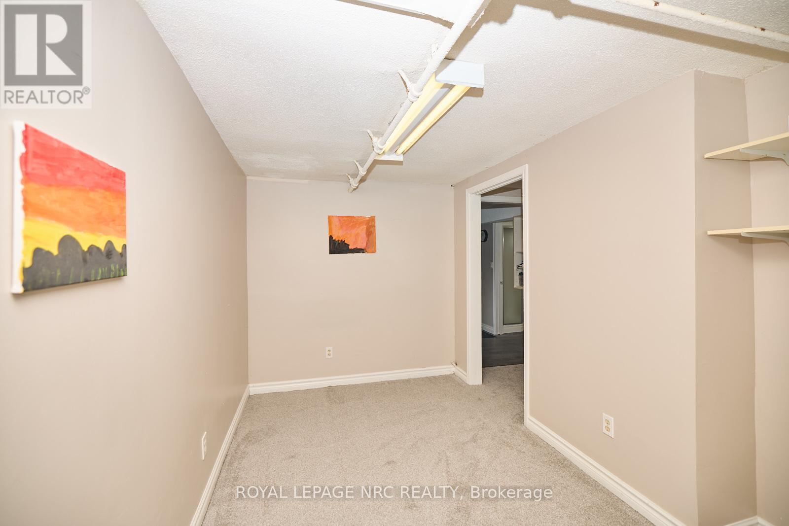 












3318 SINNICKS AVENUE

,
Niagara Falls (Church's Lane),




Ontario
L2J2G3

