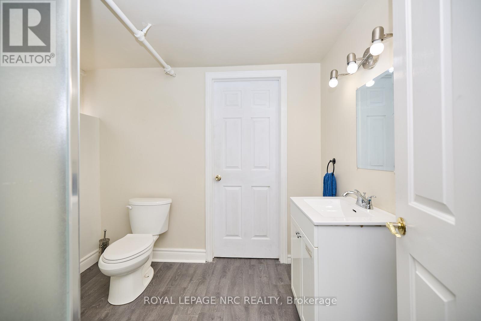 












3318 SINNICKS AVENUE

,
Niagara Falls (Church's Lane),




Ontario
L2J2G3

