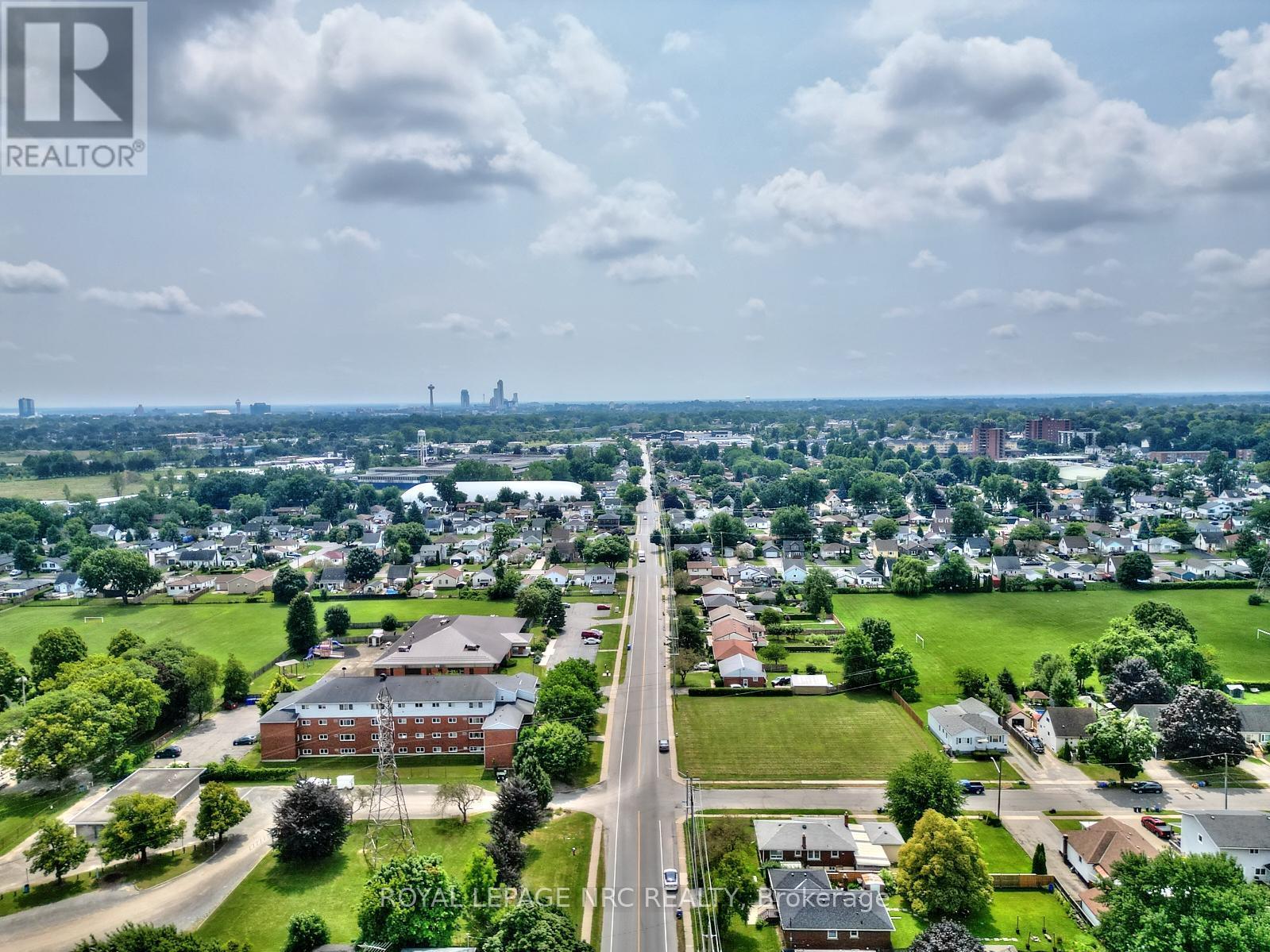 












3318 SINNICKS AVENUE

,
Niagara Falls (Church's Lane),




Ontario
L2J2G3

