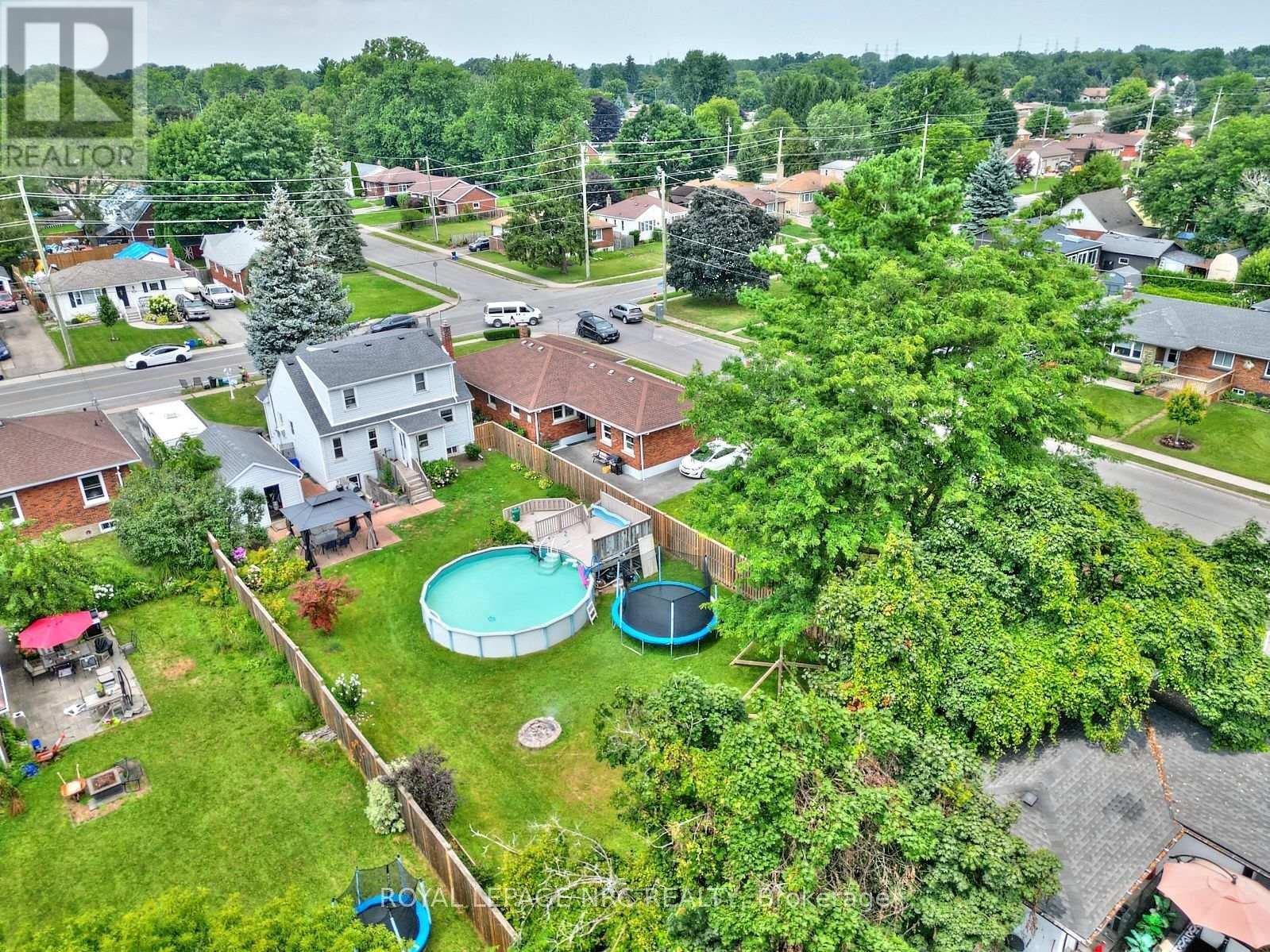 












3318 SINNICKS AVENUE

,
Niagara Falls (Church's Lane),




Ontario
L2J2G3

