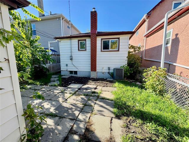 









2261


Gallagher

AVE,
Winnipeg,




MB
R3E 1T7

