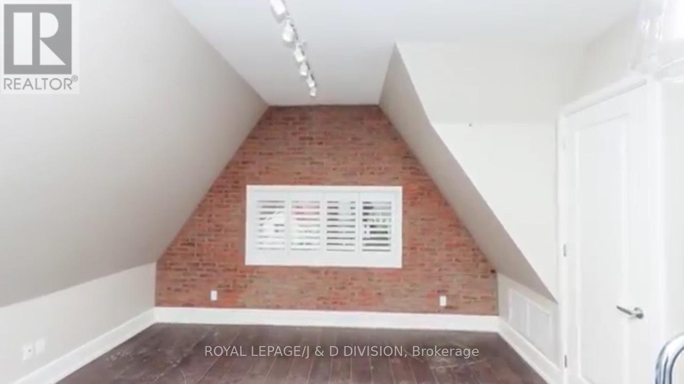 












05 - 28 MADISON AVENUE

,
Toronto,




Ontario
M5R2S1

