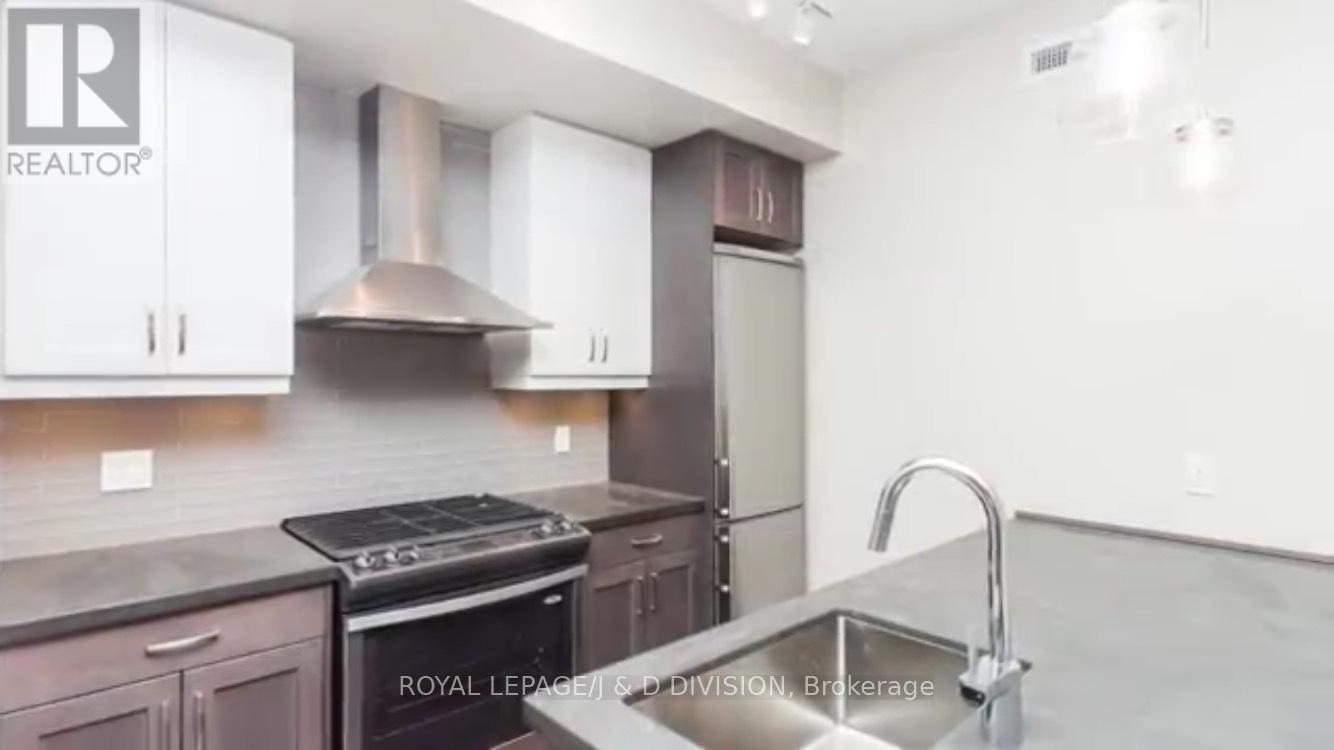 












05 - 28 MADISON AVENUE

,
Toronto,




Ontario
M5R2S1

