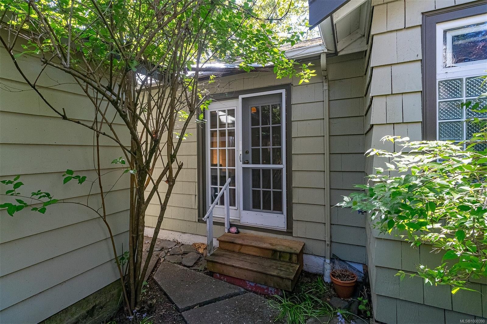









971


Wilmer

St,
Victoria,




BC
V8S 4B8

