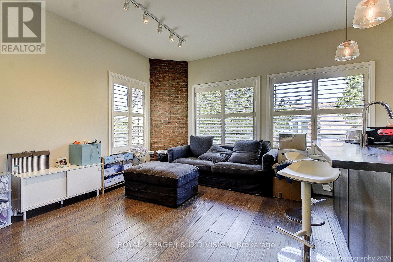 












06 - 28 MADISON AVENUE

,
Toronto,




Ontario
M5R2S1

