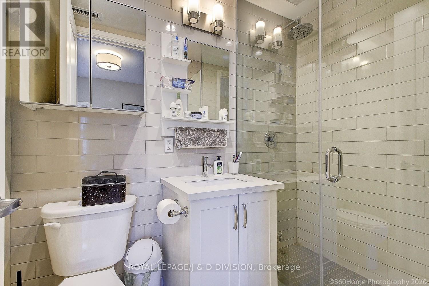 












06 - 28 MADISON AVENUE

,
Toronto,




Ontario
M5R2S1

