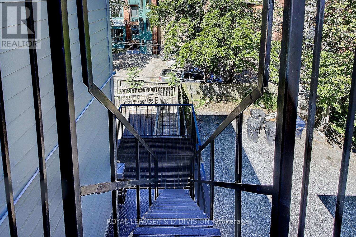 












06 - 28 MADISON AVENUE

,
Toronto,




Ontario
M5R2S1

