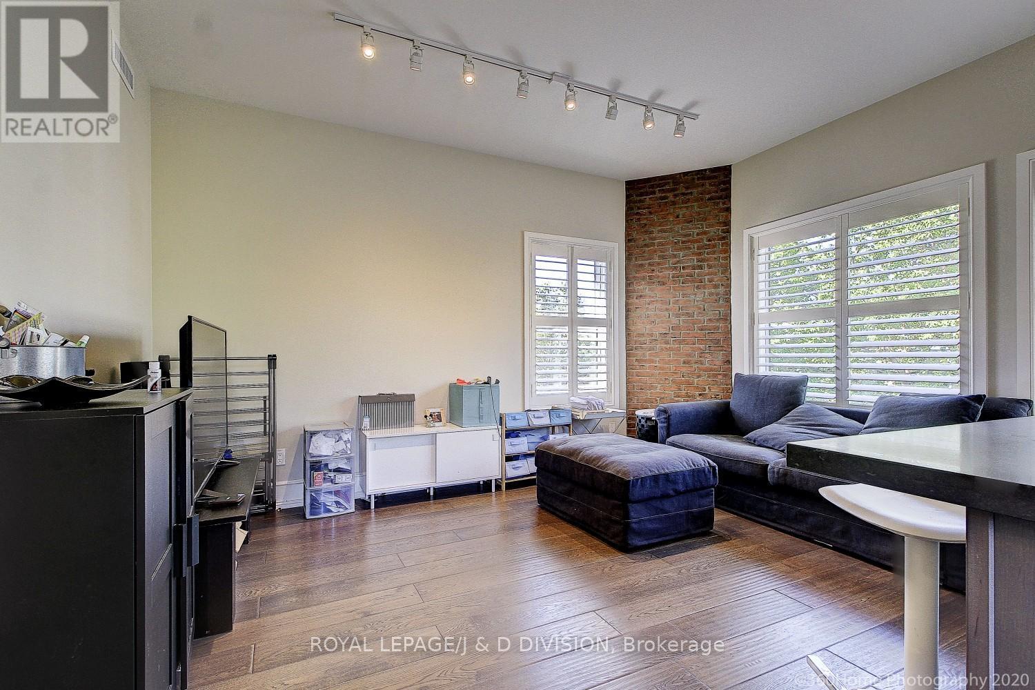 












06 - 28 MADISON AVENUE

,
Toronto,




Ontario
M5R2S1

