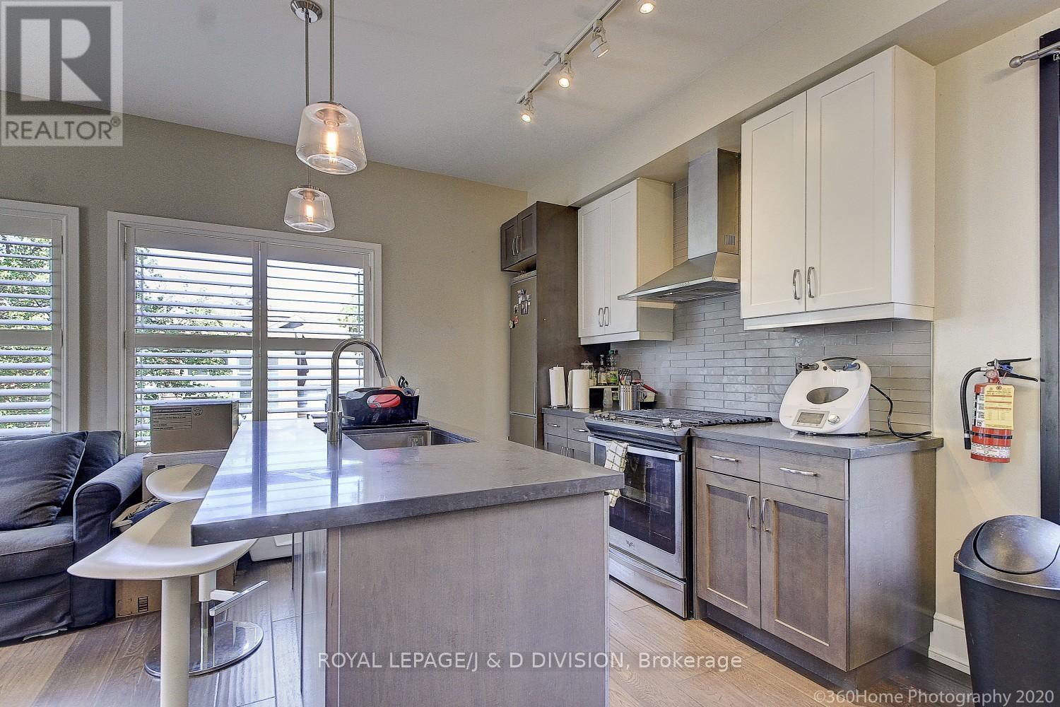 












06 - 28 MADISON AVENUE

,
Toronto,




Ontario
M5R2S1

