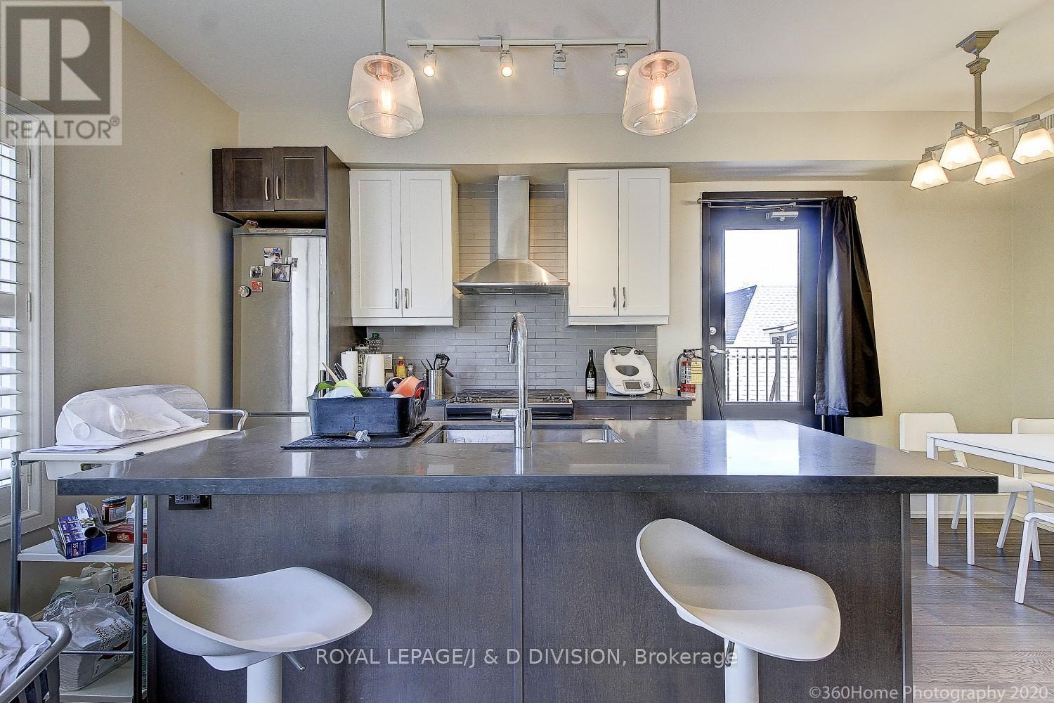 












06 - 28 MADISON AVENUE

,
Toronto,




Ontario
M5R2S1

