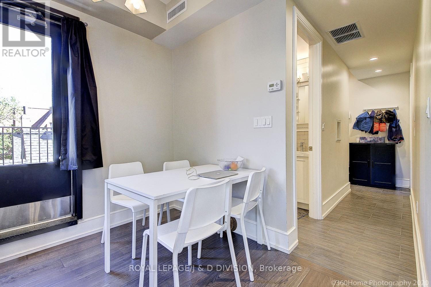 












06 - 28 MADISON AVENUE

,
Toronto,




Ontario
M5R2S1

