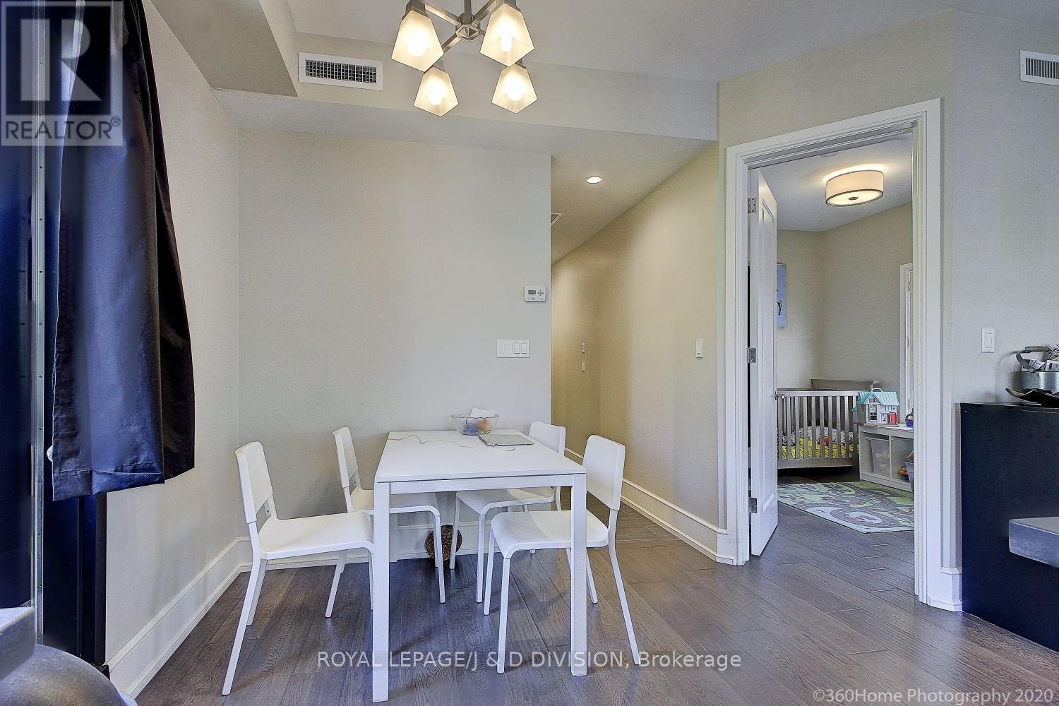 












06 - 28 MADISON AVENUE

,
Toronto,




Ontario
M5R2S1

