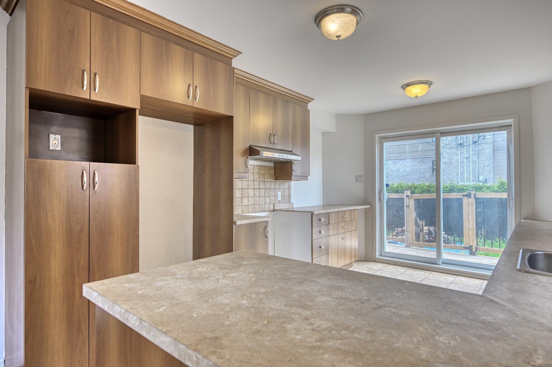 









12965

 - 12967


Rue de Brouage

,
Mirabel,




QC
J7J0B8

